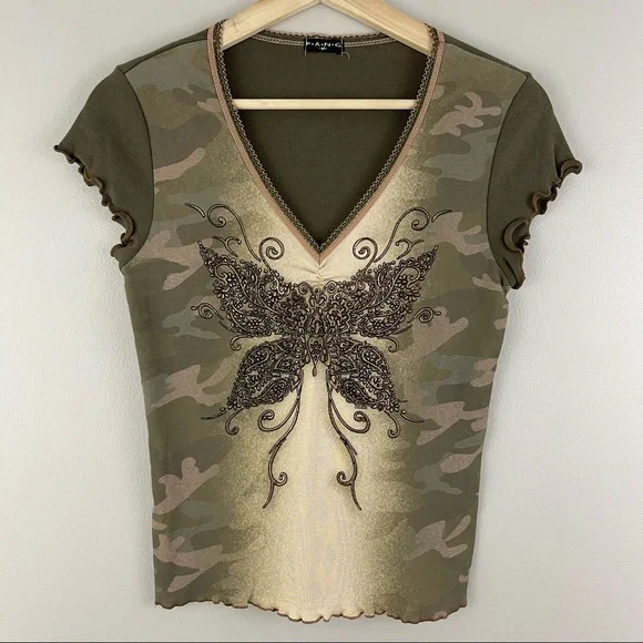 !SOLD! FANG Vintage Y2K Green Camo V Neck Flutter Sleeve Butterfly Graphic Tee - Picture 1 of 8